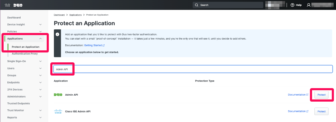 Duo管理画面の［Applications］→Protect an Applicationと検索バーの「Admin API」と［Protect］ボタンを指し示しているスクリーンショット